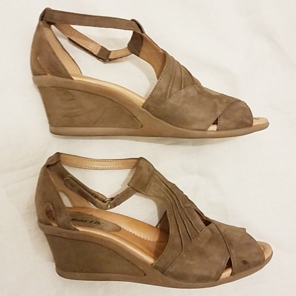 earth suede peep toe wedge